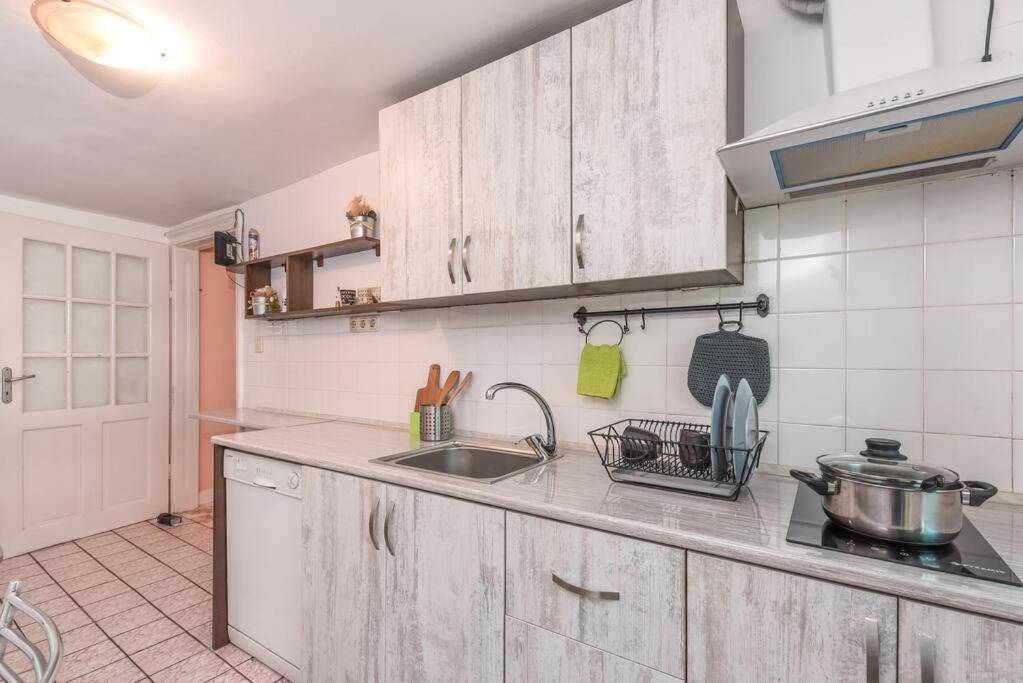 Spacious And Cozy 3 Bedroom Apartment In Downtown Sofia Sófia Exterior foto
